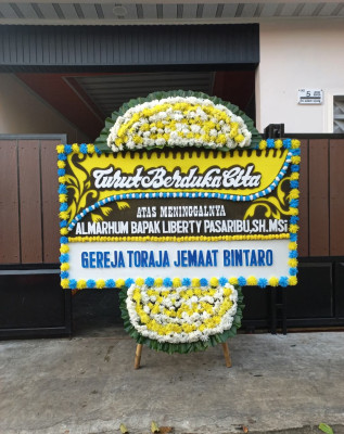 Papan Bunga Duka di Lenggang